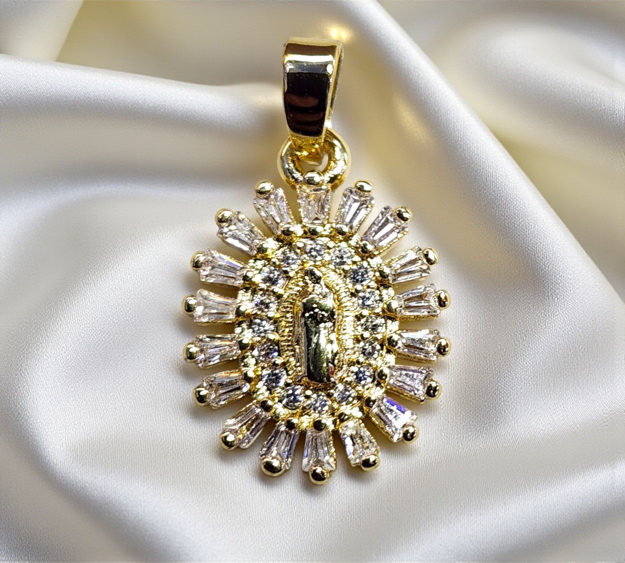 Medalla Oval Marco Bag