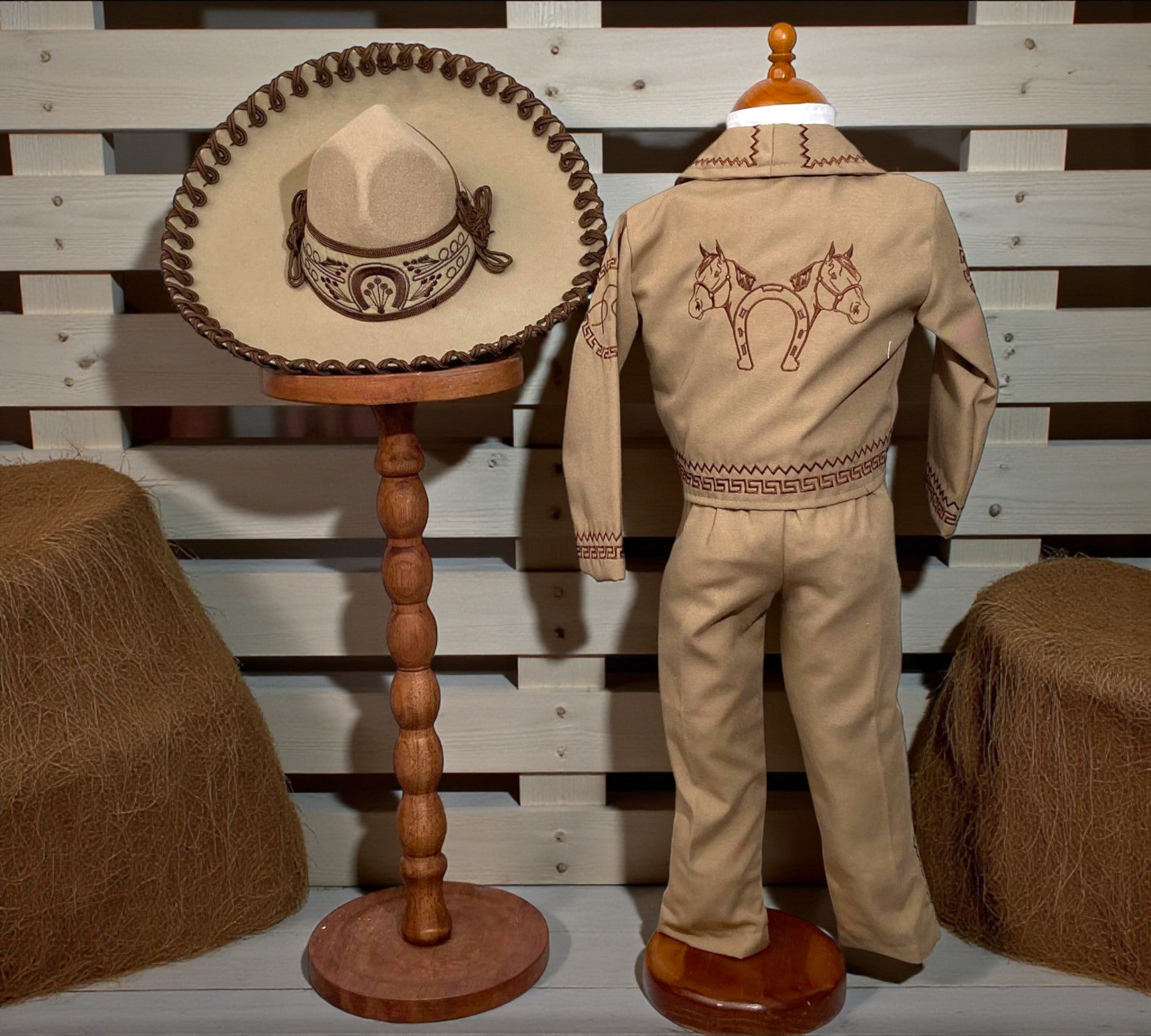Traje Charro con Sombrero