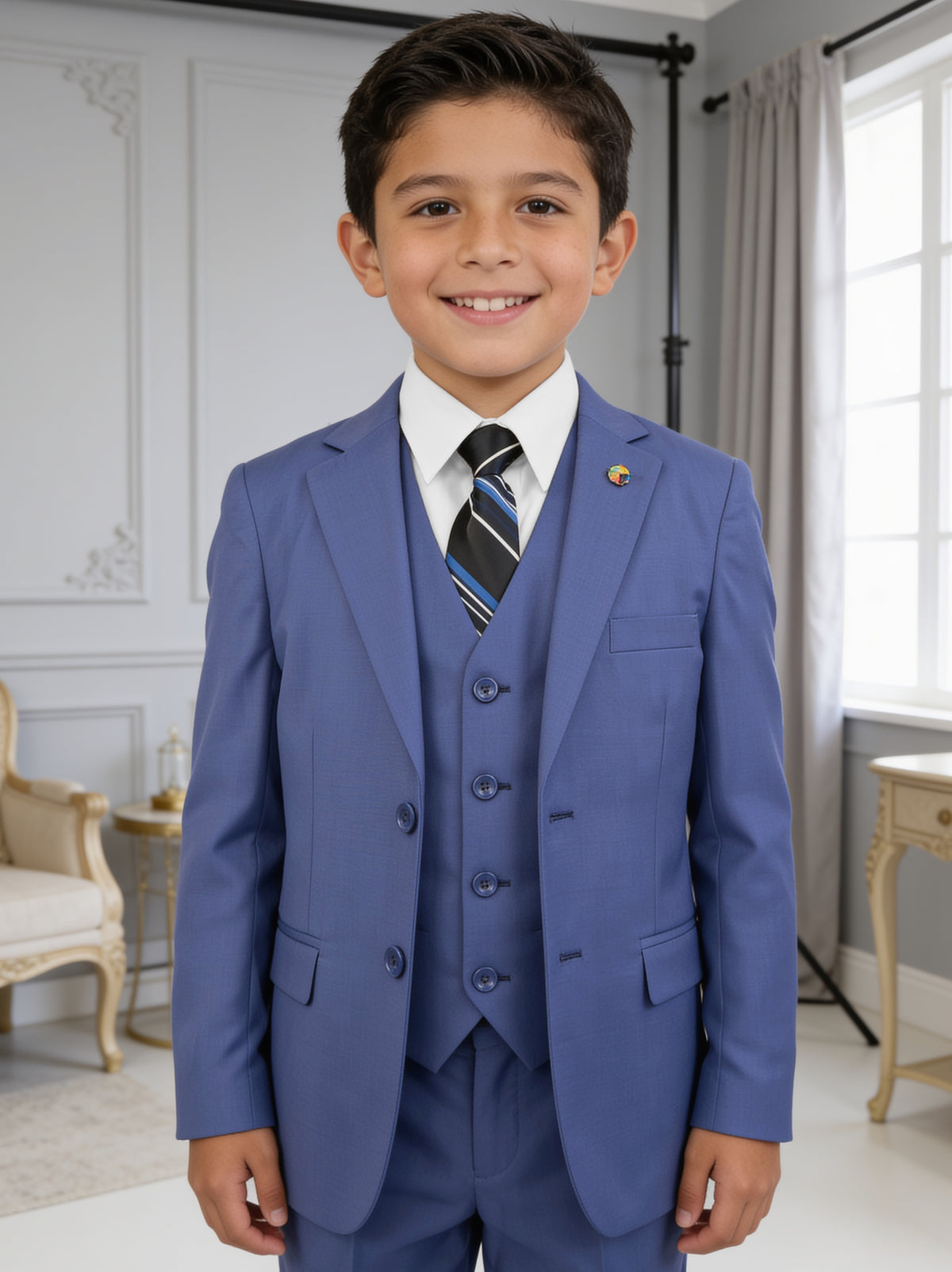 Traje juvenil Dalí azul con el saco cerrado
