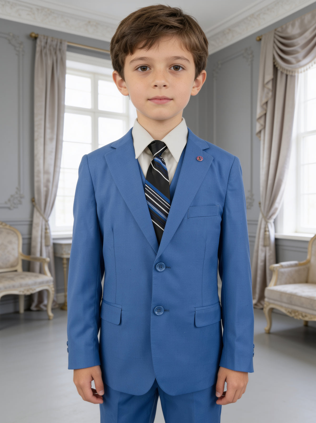 Traje juvenil Dalí índigo de frente, con el saco cerrado