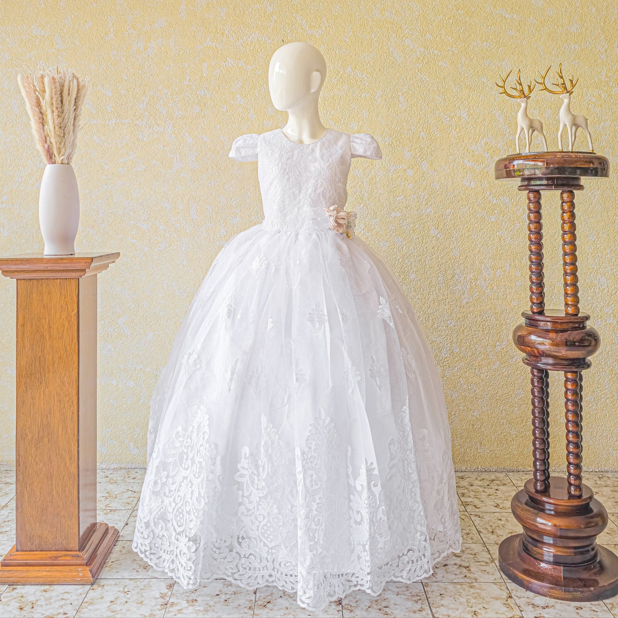 Vestido primera comunión de niña color blanco modelo 447 foto 2