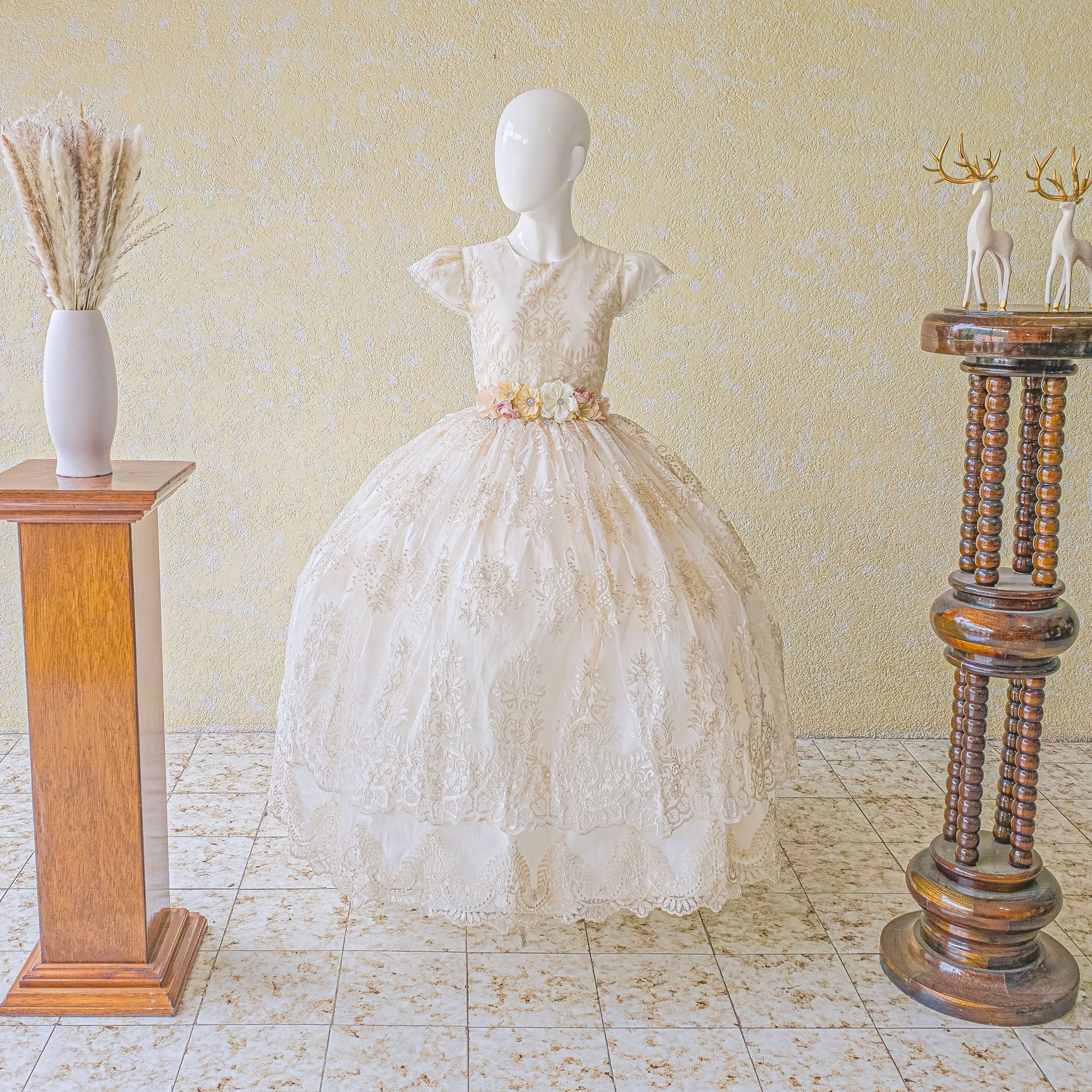 Vestido primera comunión en color beige modelo kristel foto 2
