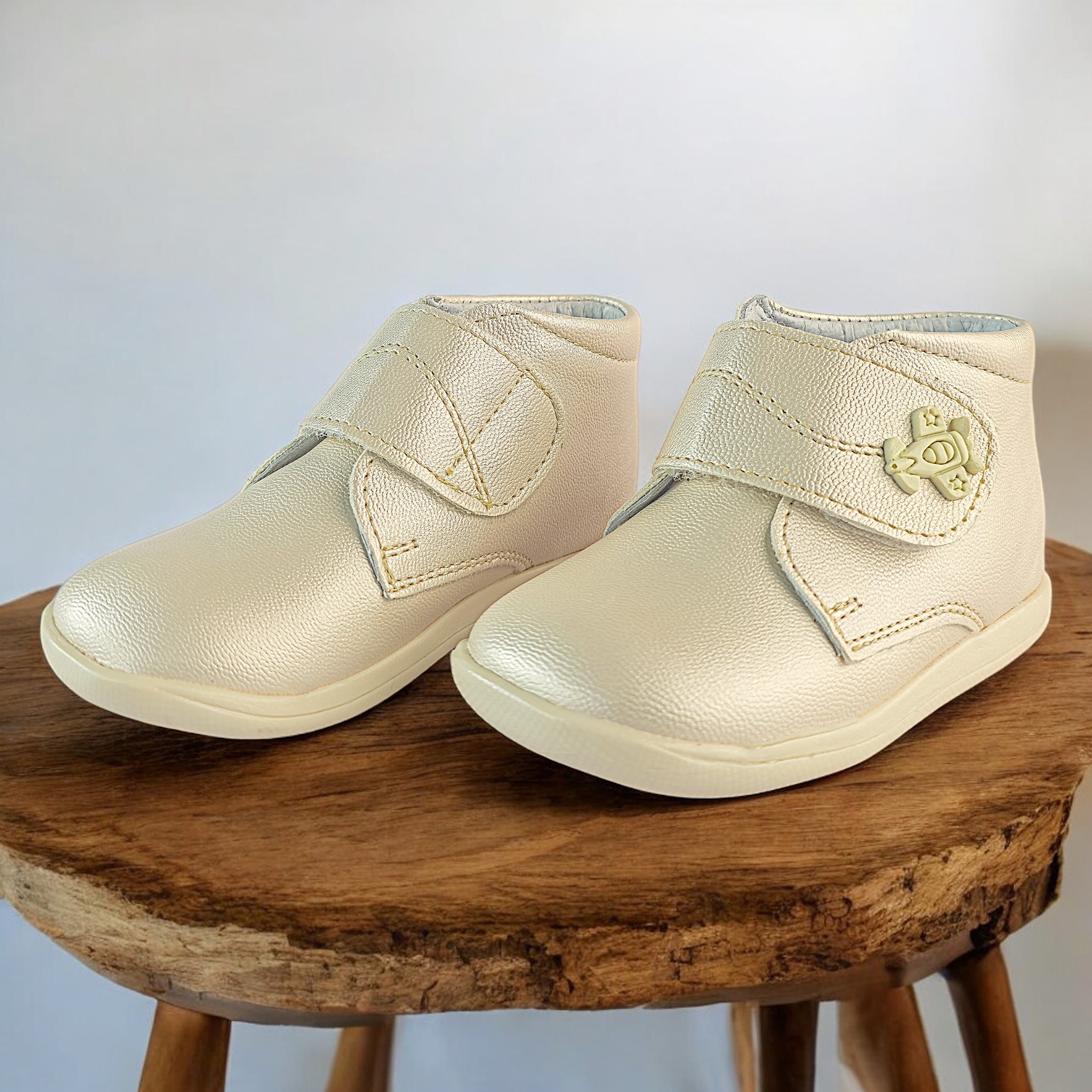 Zapatos para bautizo de niño modelo 512 en color palomita foto 1